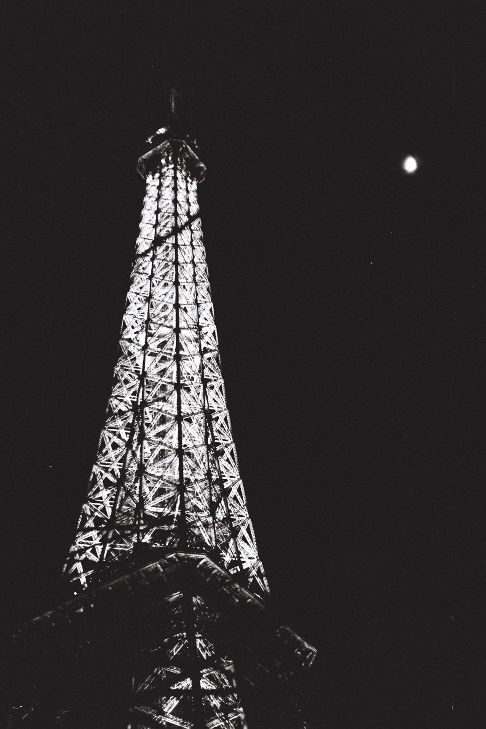 Moon over Paris 